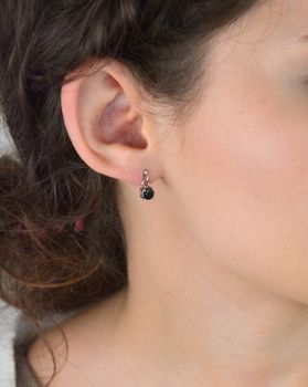Stylowe srebrne kolczyki z ciemnogranatowy kamieniem. Klasyczny design, wysoka jakość srebra 925. Idealne na prezent i na co dzień (4).JPG